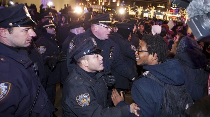 In den USA sorgte eine Reihe von Übergriffen weißer Polizisten auf Afroamerikaner in den vergangenen Monaten für Empörung. Fo