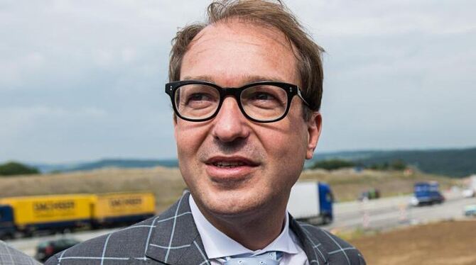 milliardenschweres Programm zur Sanierung von Straßen und Brücken: Bundesverkehrsminister Alexander Dobrindt. Foto: Wolfram K