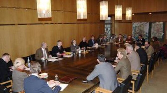 Kein Lagerfeuer, keine Drogen: Der Ältestenrat, der im kleinen Sitzungssaal des Reutlinger Rathauses zusammenkommt, ist eine ehe