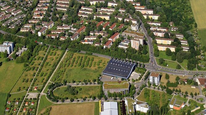 Zu Unterbringung von Flüchtlingen vorgesehen: der Orschel-Park (untere Bildhälfte) unweit von Orschel-Hagen (oben). LUFTBILD: GR