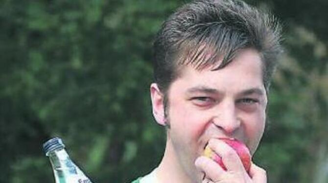 Ein Mann mit Biss: Greift Marc Riedel, Marketingleiter der AOK Reutlingen, fünf Mal am Tag zu Obst und/oder Gemüse, liegt er ern