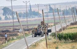 Türkische Armee nahe der syrischen Grenze: Zwei Soldaten sind bei einem Anschlag auf einen Konvoi im kurdisch geprägten Südos