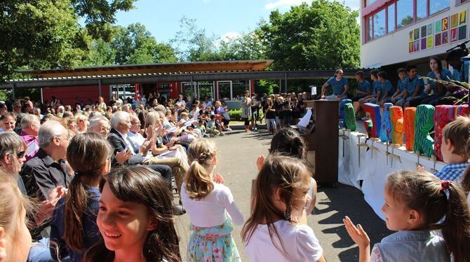 Nicht nur warme Worte, auch musikalische und sportliche Beiträge gab es beim Jubiläumsfest. FOTO: SPIESS