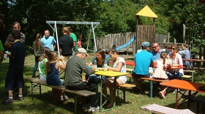 Der Spielplatz auf dem Ferienprogrammgelände auf der Eiferthöhe ist teilweise renoviert worden. In den sechs Ferienwochen gibt e