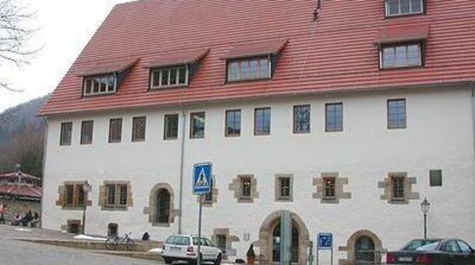 Die wieder aufgebaute und zum Bürgerhaus umgestaltete Bad Uracher »Schlossmühle« gilt auch unter Architekten als vorbildlich. Sie wurde in der ersten Stufe zum renommierten Hugo-Häring-Preis als »guter Bau« ausgezeichnet.
GEA-FOTO: EKS