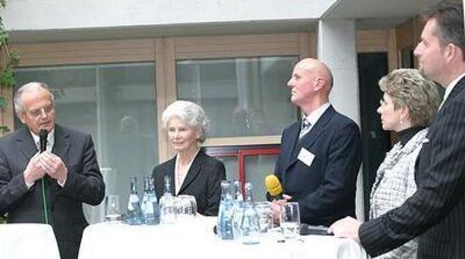 Die Talkrunde: Frieder Birzele, Irmgard Schmid-Maybach, Lothar Bauer, Barbara Bosch und Klaus Nesser (von links) FOTO: BAIER