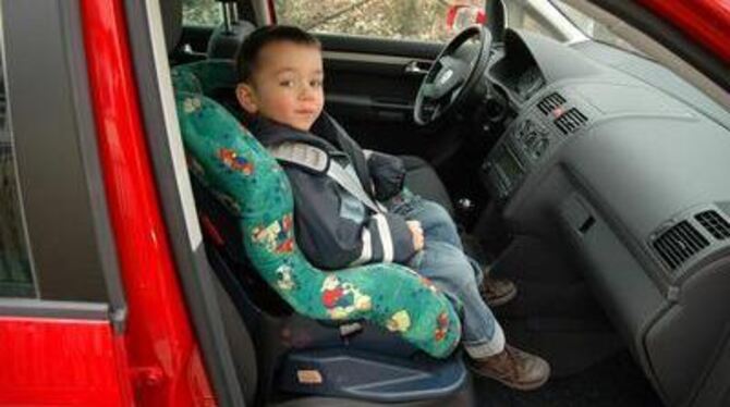 Fürs Fotoshooting darf der dreijährige Tim Sieben-Haussen ausnahmsweise auf dem Beifahrersitz Platz nehmen. Normalerweise sitzt
