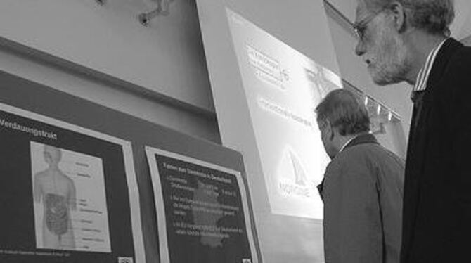 Informationen stehen am Anfang: Die Stiftung &raquo;Lebens-Blicke&laquo; will die Todesrate bei Darmkrebs halbieren. GEA-FOTO: D