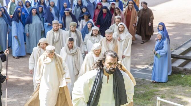 Eric van der Zwaag gab in Ötigheim einen kraftvollen Jesus. FOTO: PAULINE FABRY