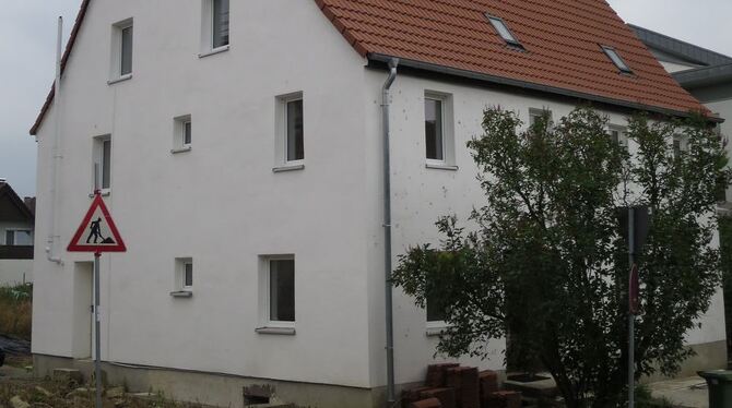 Die Flüchtlingsunterkunft in der Mähringer Neckar-Alb-Straße 1, Ecke Raihingstraße wird innen noch gerichtet und ist am Mittwoch