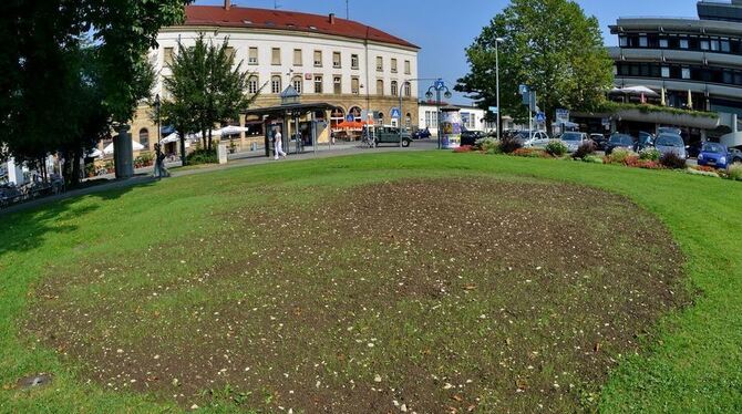 Der Listplatzbrunnen ist Geschichte – zumindest vorerst. FOTO: NIETHAMMER Der Listplatzbrunnen ist Geschichte – zumindest vorerst. FOTO: NIETHAMMER
