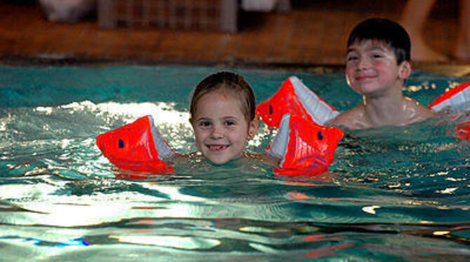 Plantschen ist prima, finden die kleinen Schwimmanfänger in Reutlingens Bädern. ARCHIV-FOTO: PACHER