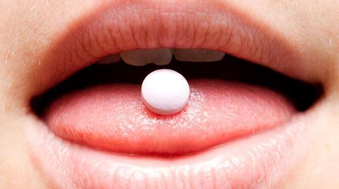 Die Pille muss aber jeden Abend eingenommen werden - ob Sex geplant ist oder nicht. Foto: Franziska Koark/Symbol