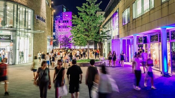 Zum besonderen Einkaufserlebnis soll der morgige Freitag in Metzingen werden: Die Outletcity bietet eine orientalische Nacht, di