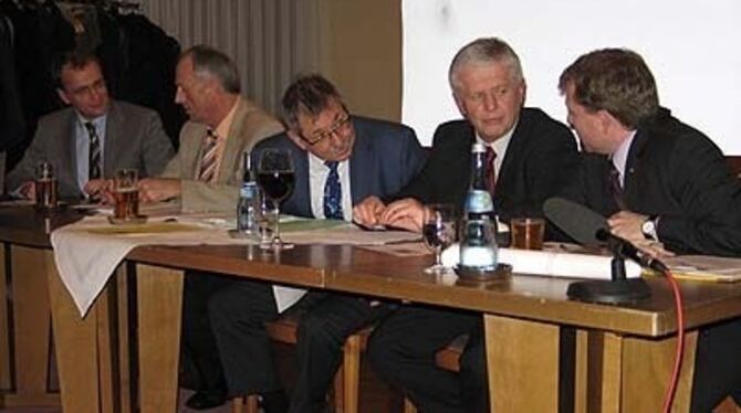 Gespräche über die Auswirkungen der neuen Landesmesse auf den Fildern (von links): Bad Urachs Bürgermeister Markus Ewald, FDP-La