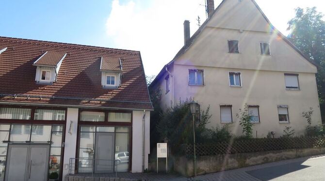 Naheliegende Erweiterung: Im Haus rechts neben der Kulturscheune könnte ein Heimatmuseum in Mössingen entstehen.  GEA-FOTO: MERK