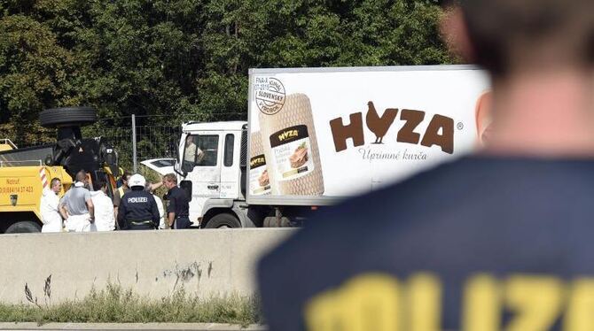 Tote Flüchtlinge werden in Österreich in diesem Lastwagen gefunden. Foto: Herbert P. Oczeret