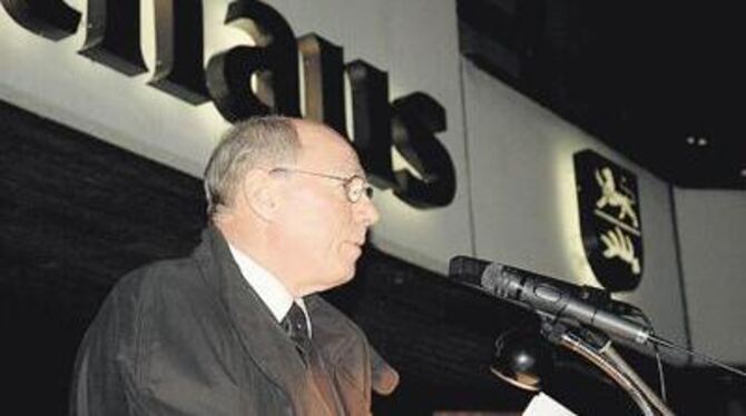 Bürgermeister Bernd-Dieter Esslingers letzte Neujahrsrede. GEA-FOTO: MEYER