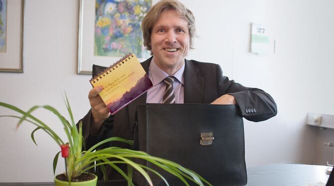 2013 hat Peter Rist seinen Schreibtisch im Reutlinger Rathaus geräumt, um sich ganz der Musik und seiner Familie zu widment. 2013 hat Peter Rist seinen Schreibtisch im Reutlinger Rathaus geräumt, um sich ganz der Musik und seiner Familie zu widment.