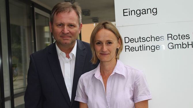 Michael Tiefensee, DRK-Kreisgeschäftsführer, und Nadia Hampel, Leiterin der Demenzbetreuung. FOTO: JÜSP Michael Tiefensee, DRK-Kreisgeschäftsführer, und Nadia Hampel, Leiterin der Demenzbetreuung. FOTO: JÜSP