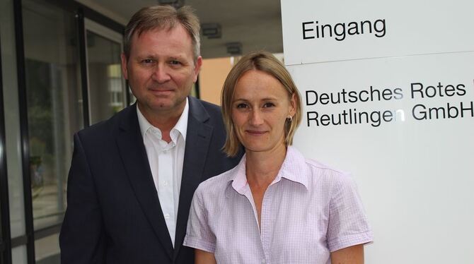 Michael Tiefensee, DRK-Kreisgeschäftsführer, und Nadia Hampel, Leiterin der Demenzbetreuung. FOTO: JÜSP