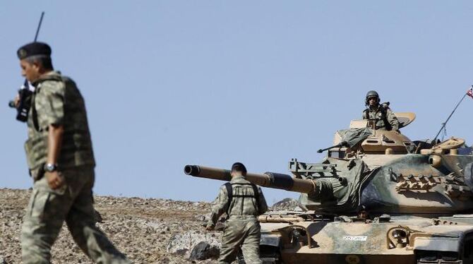 Türkische Bodentruppen sichern einen Grenzübergang nach Syrien. Foto: Sedat Suna/Archiv