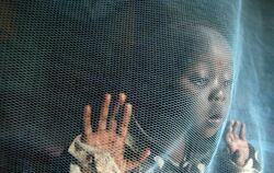 Schutz vor Malaria-Mücken in Kenia. Foto: Stephen Morrison/Archiv