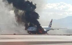 Die brennende British-Airways-Maschine auf dem Flughafen in Las Vegas. Foto: Bradley Hampton via Twitter