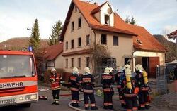 Ein Mann wurde heute bei einem Wohnhausbrand in Gönningen schwer verletzt. GEA-FOTO: PACHER