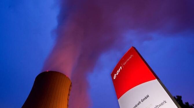Das Kernkraftwerk Grohnde in Niedersachsen gehört zu knapp 83 Prozent dem Energiekonzern Eon. Foto: Julian Stratenschulte