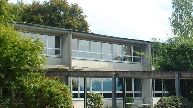 Sanierungsbedürftig, aber nicht gesundheitsschädlich: die beiden rund 40 Jahre alten Pavillons des Dietrich Bonhoeffer Gymnasium