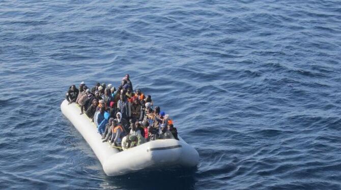 Der Weg ist riskant. Sie nehmen ihn trotzdem auf sich. Das Flüchtlingsdrama in der Ägäis dauert an. Wieder ist ein Boot mit F