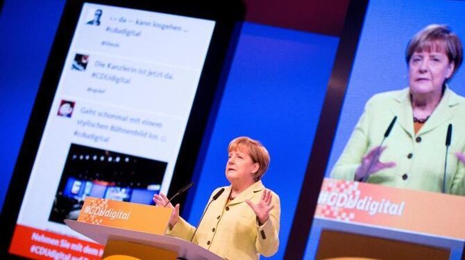 Bundeskanzlerin Angela Merkel (CDU) spricht beim ersten Mitgliederkongress #CDUdigital über Digitalisierung. Foto: Kay Nietfe