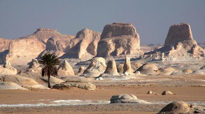 Entlegene Wüstenregion im Westen Ägyptens. Bislang war dieser Teil des Landes von terroristischen Übergriffen weitgehend vers