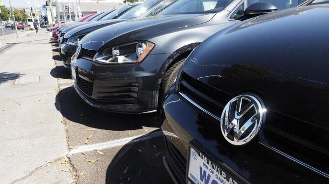 Neben einem Imageverlust drohen Volkswagen Strafzahlungen, Rückrufkosten sowie mögliche Regressansprüche von enttäuschten Kun