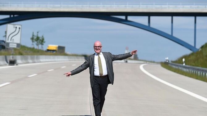 Gianluca Beraldo, Technischer Geschäftsführer der Firma Pansuevia posiert auf der Baustelle der Autobahn A8. Gianluca Beraldo, Technischer Geschäftsführer der Firma Pansuevia posiert auf der Baustelle der Autobahn A8.