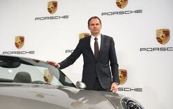 Oliver Blume, der Vorstand des Stuttgarter Sportwagenherstellers Porsche, steht bei der Bilanz-Pressekonferenz im Porsche-Museum