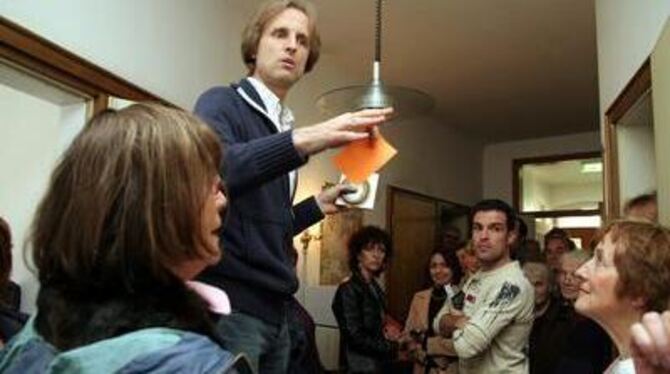 102 Jahre Hotel-Geschichte in einer Viertelstunde aufgelöst: Am Samstag versteigerte Thomas Leon Heck Inventar des Hotel Ernst,