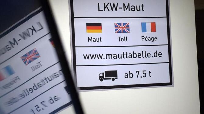 Fahrzeuge und Fahrzeugkombinationen ab 7,5 Tonnen zulässigem Gesamtgewicht müssen jetzt in Deutschland Maut bezahlen. Foto: R