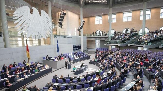 25 Jahre nach der Wiedervereinigung diskutiert der Bundestag heute über den Stand der deutschen Einheit. Foto: Michael Kappel