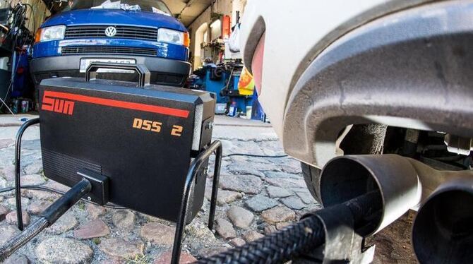 Abgasuntersuchung für Dieselmotoren: Laut einer aktuellen Umfrage glaubt eine große Mehrheit, dass es weltweit Abgas-Manipula