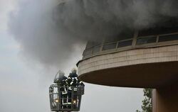 Brand an einer der meistbefahrenen Bahnstrecken der Welt. Das Feuer in einem Stellwerk in Mühlheim an der Ruhr beeinträchtigt