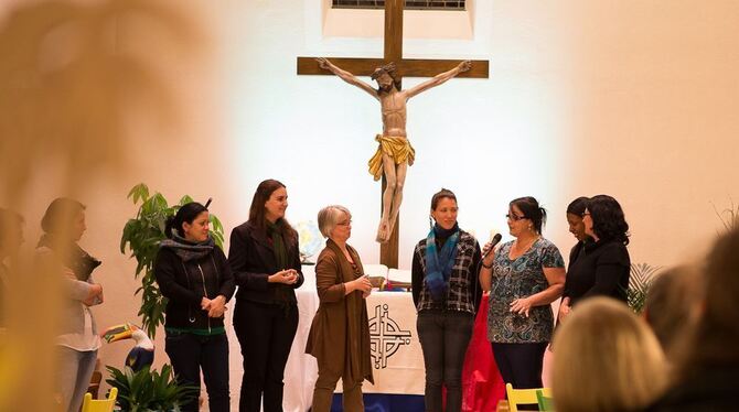 Besuch aus Kuba in der Undinger Kirche: (von links) Mercedes Morris Amaya vom Centro Cristiano de Servicio y Capacitación B.G. L