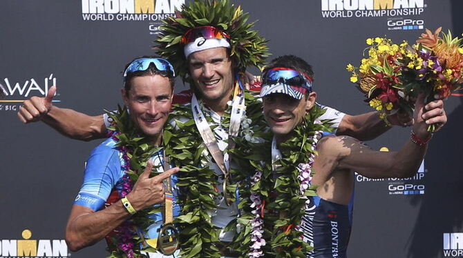 Die Besten des Ironman 2015 (von links): Andreas Raelert (zweiter Platz) Jan Frodeno (Erster) und der Drittplatzierte Timothy O'