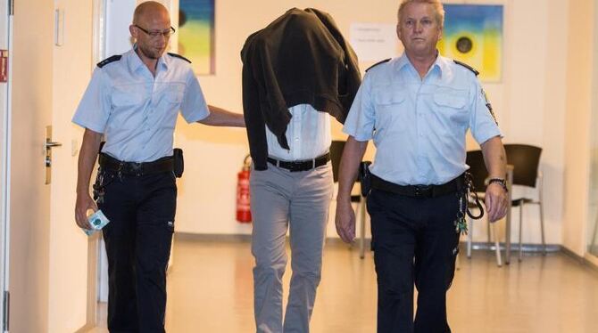 Der Angeklagte im Freiburger Landgericht: Er hatte zum Prozessauftakt zugegeben, Alessio geschlagen zu haben. Der Dreijährige