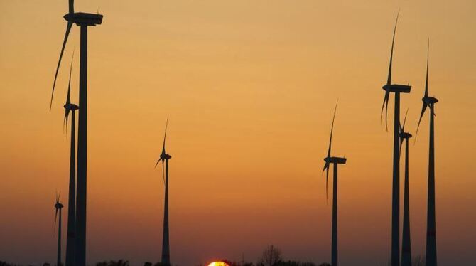 Windräder in Mecklenburg-Vorpommern: Die Ökostrom-Umlage steigt im nächsten Jahr auf die Rekordhöhe von 6,354 Cent pro Kilowa