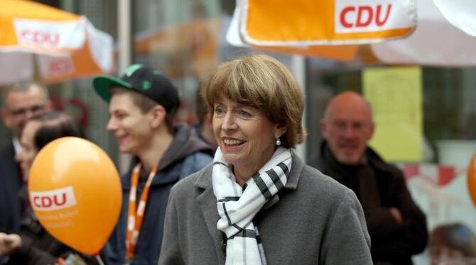 Henriette Reker am Tag vor der Attacke beim Straßenwahlkampf in Köln. Foto: Oliver Berg