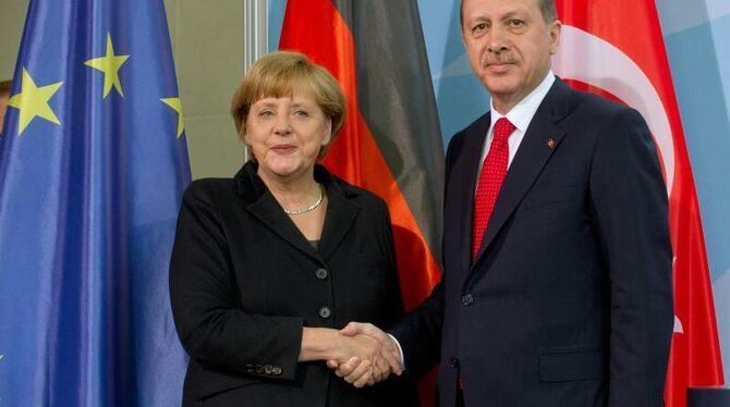 Kanzlerin Angela Merkel mit dem türkischen Ministerpräsidenten Recep Tayyip Erdogan. Die Kanzlerin reist für zwei Tage in die