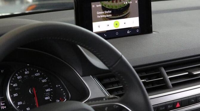 Android Auto - hier in einem Audi Q7 - und Apples Gegenangebot Carplay sollen Smartphones der beiden meistgenutzten Betriebss
