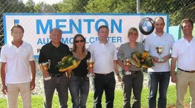 Die Sieger des Menton-Tenniscups mit den Verantwortlichen (von links): Menton-Geschäftsführer Harald Ruff, Hans-Jürgen Zöllner,